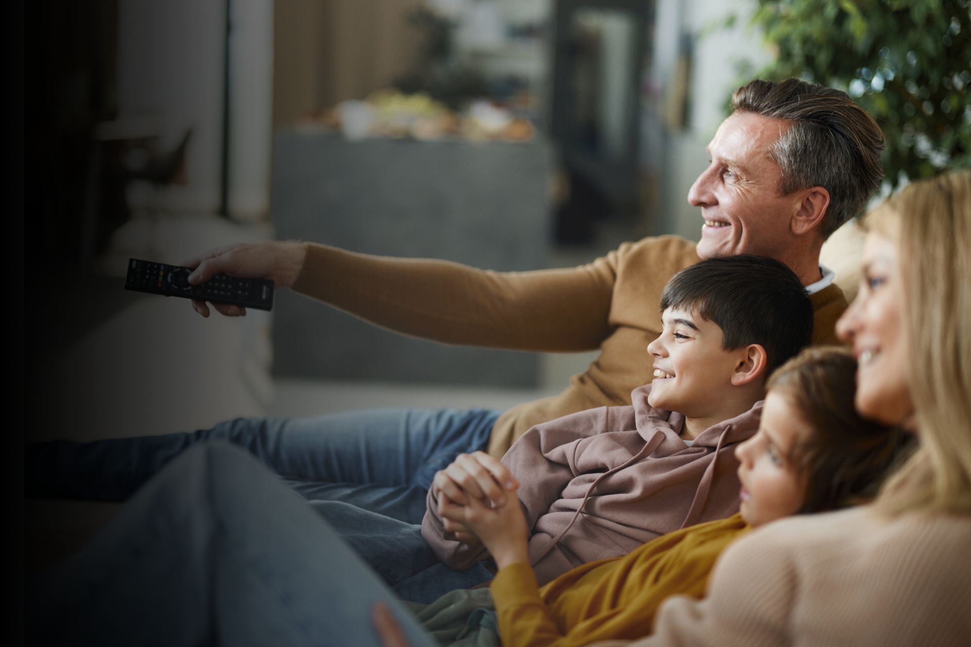 Solly Azar lance sa première campagne publicitaire : Découvrez ses nouveaux spots sur l'assurance 2 roues, animaux et loyers impayés 