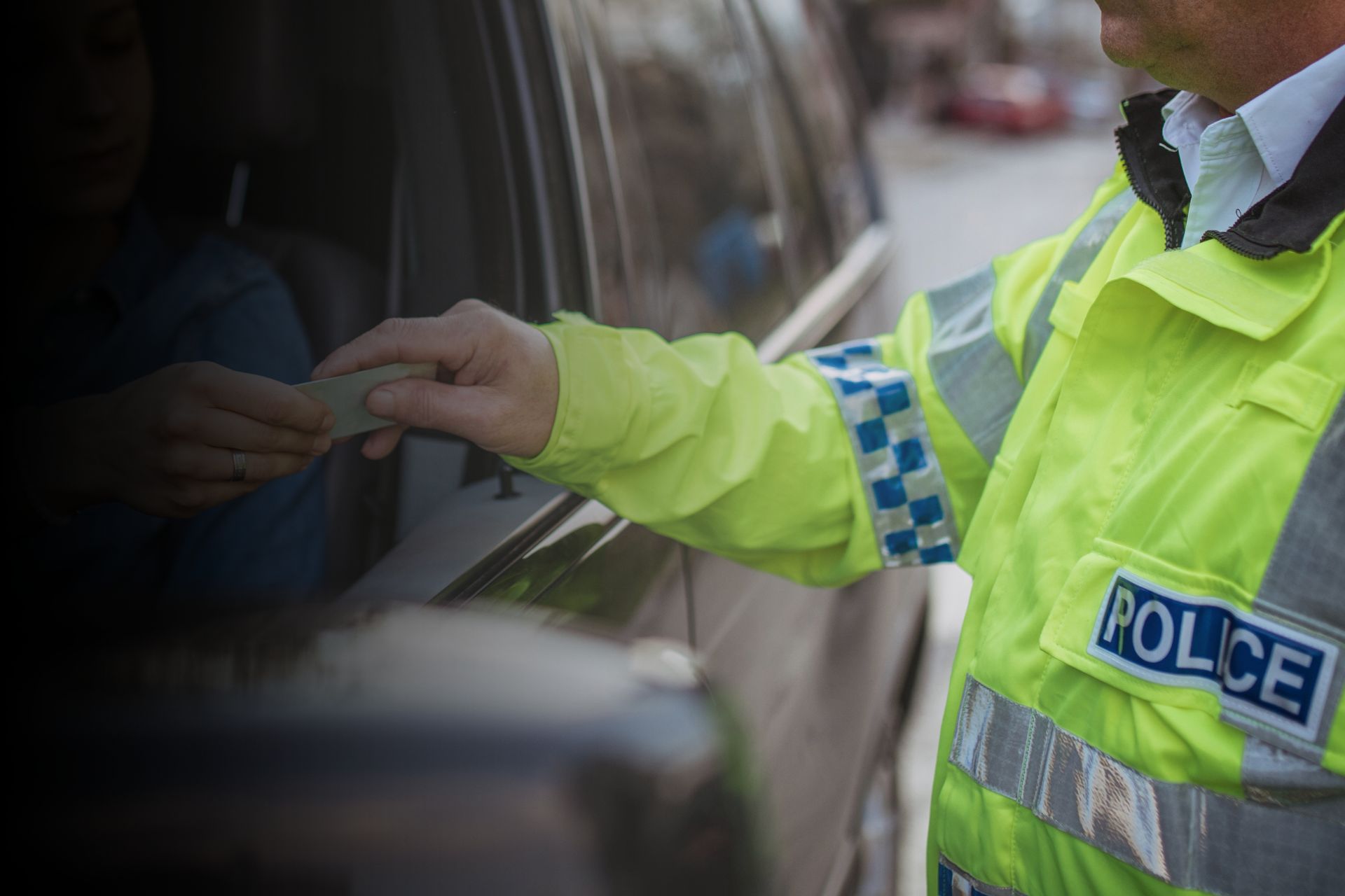 Suppression de la carte verte en assurance auto et moto : une réforme majeure pour une démarche éco-responsable