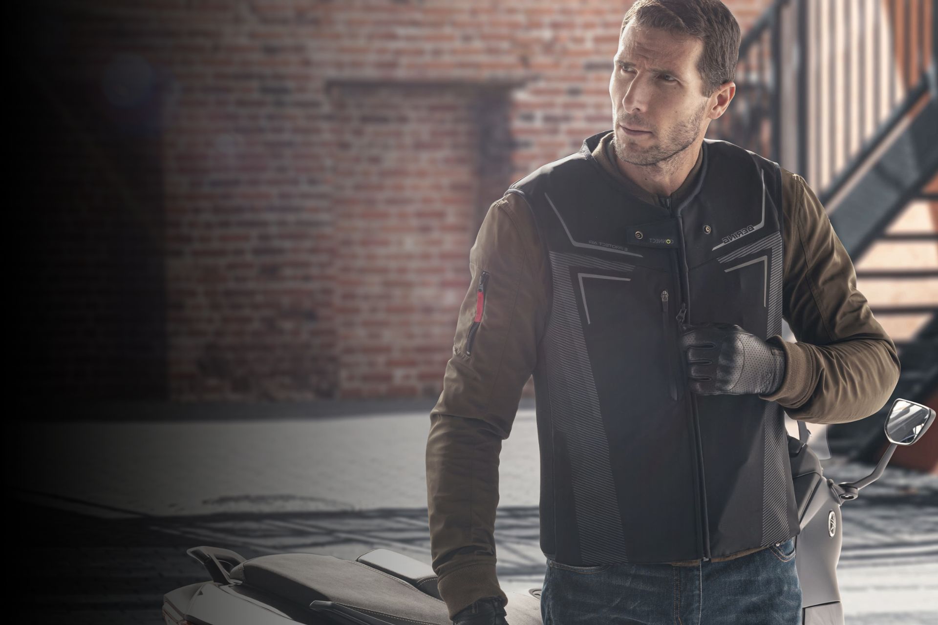 Solly Azar s’associe à Bering pour votre sécurité à moto !