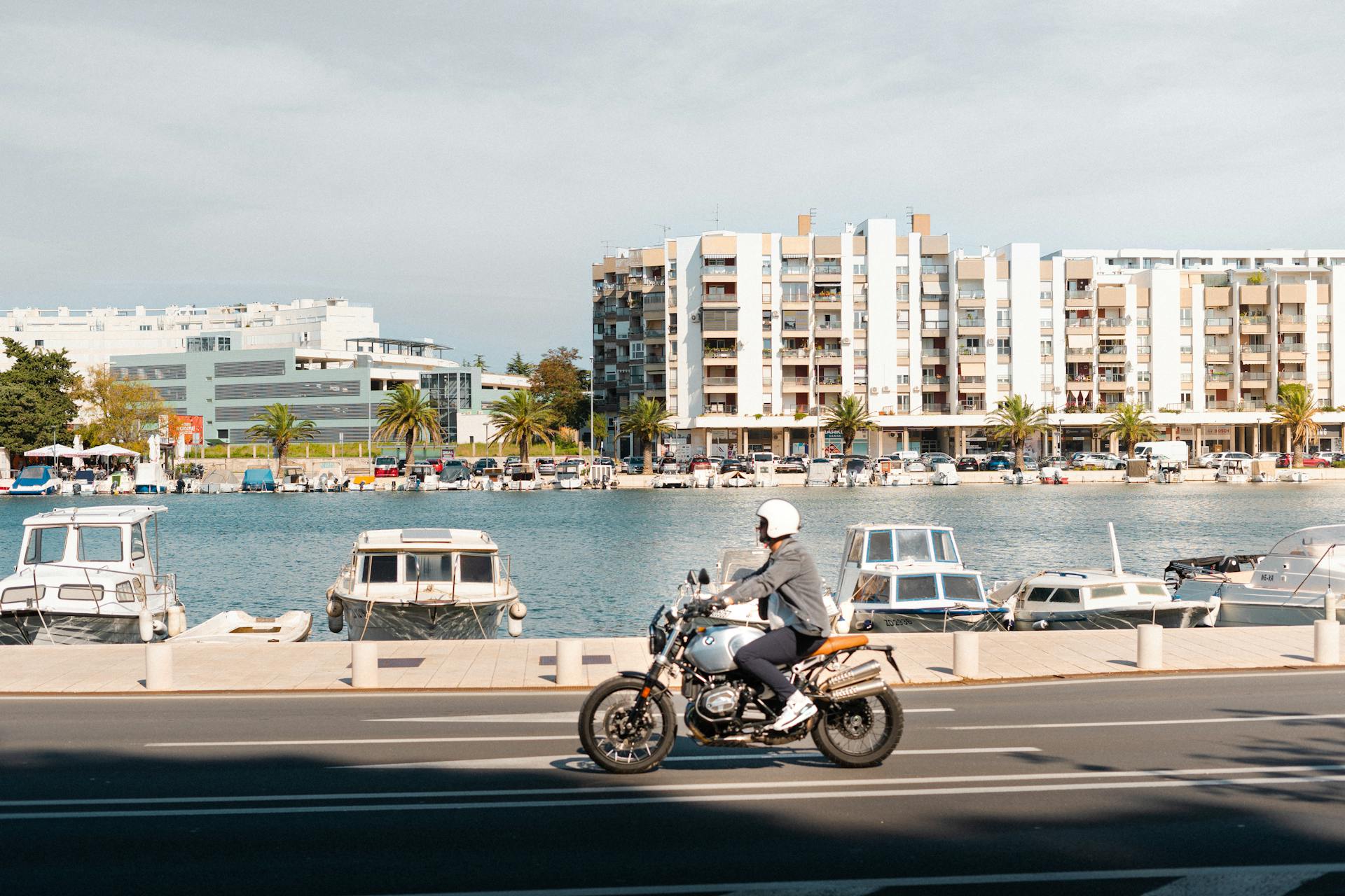 comment-avoir-la-bonne-distance-de-securite-moto