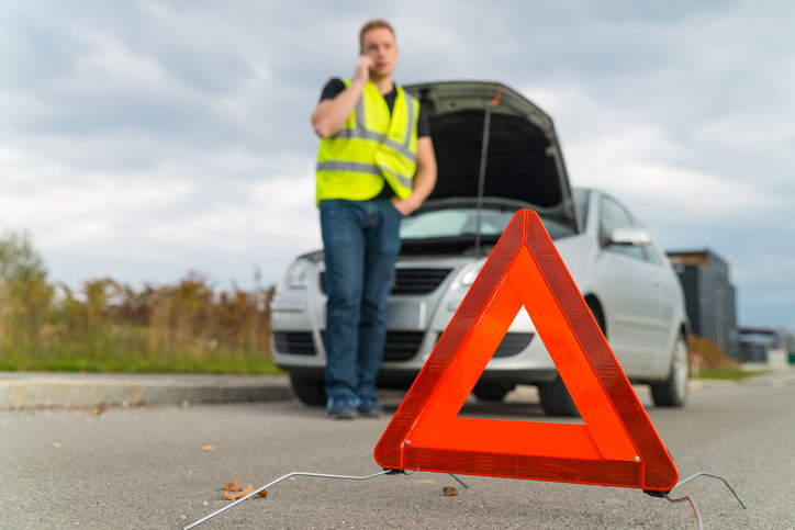 Triangle et gilet reflechissant sécurité routière - assurance auto et moto solly azar