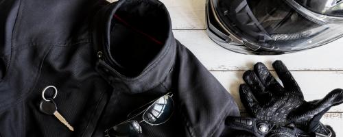 equipements-moto-la-liste-complete-des-equipements-obligatoires-et-essentiels